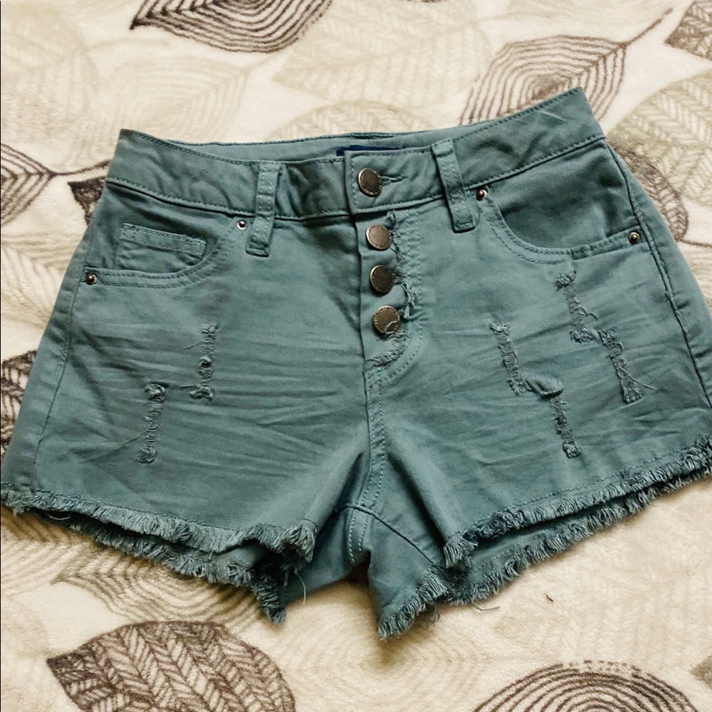 Mini shorts💚 - Picture 4 of 7